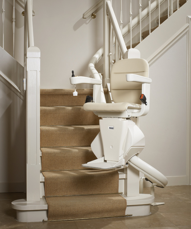 Curved stairlift on narrow stairs